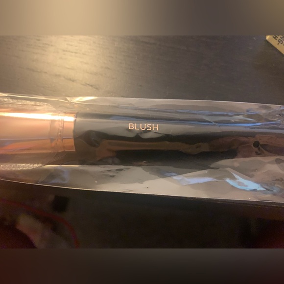 Shaina B Blush Brush - Picture 3 of 3